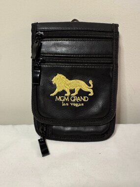Black leather wallet MGM Grand Casino Las Vegas - Gold embroidered emblem. Zippe